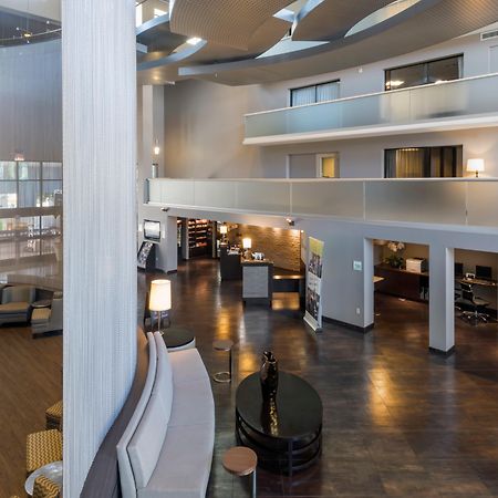 Holiday Inn And Suites Phoenix Airport North By Ihg Exterior photo