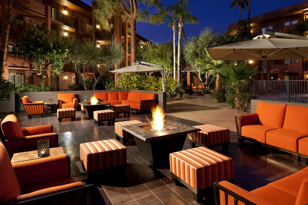 Holiday Inn And Suites Phoenix Airport North By Ihg Exterior photo