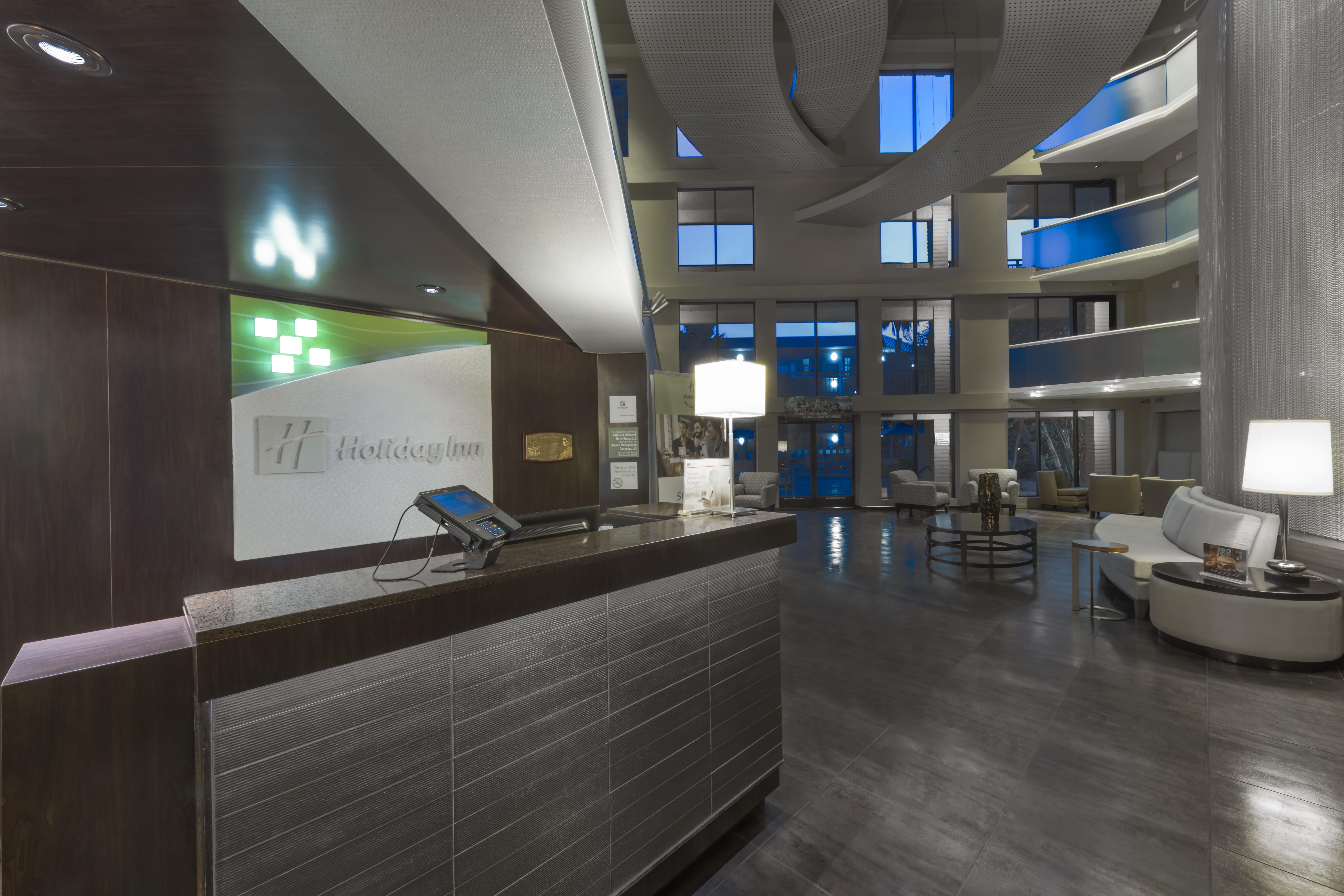 Holiday Inn And Suites Phoenix Airport North By Ihg Exterior photo