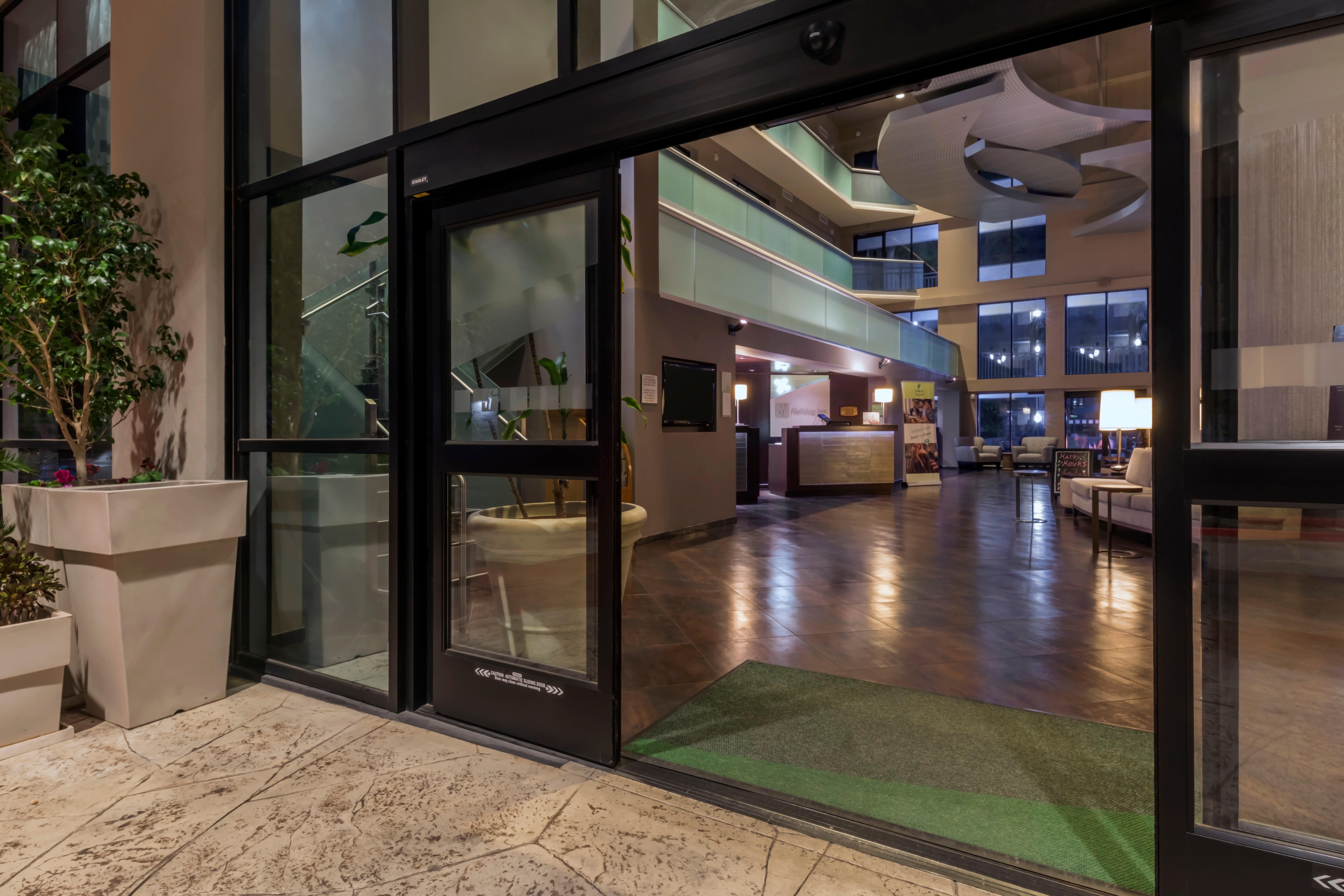 Holiday Inn And Suites Phoenix Airport North By Ihg Exterior photo