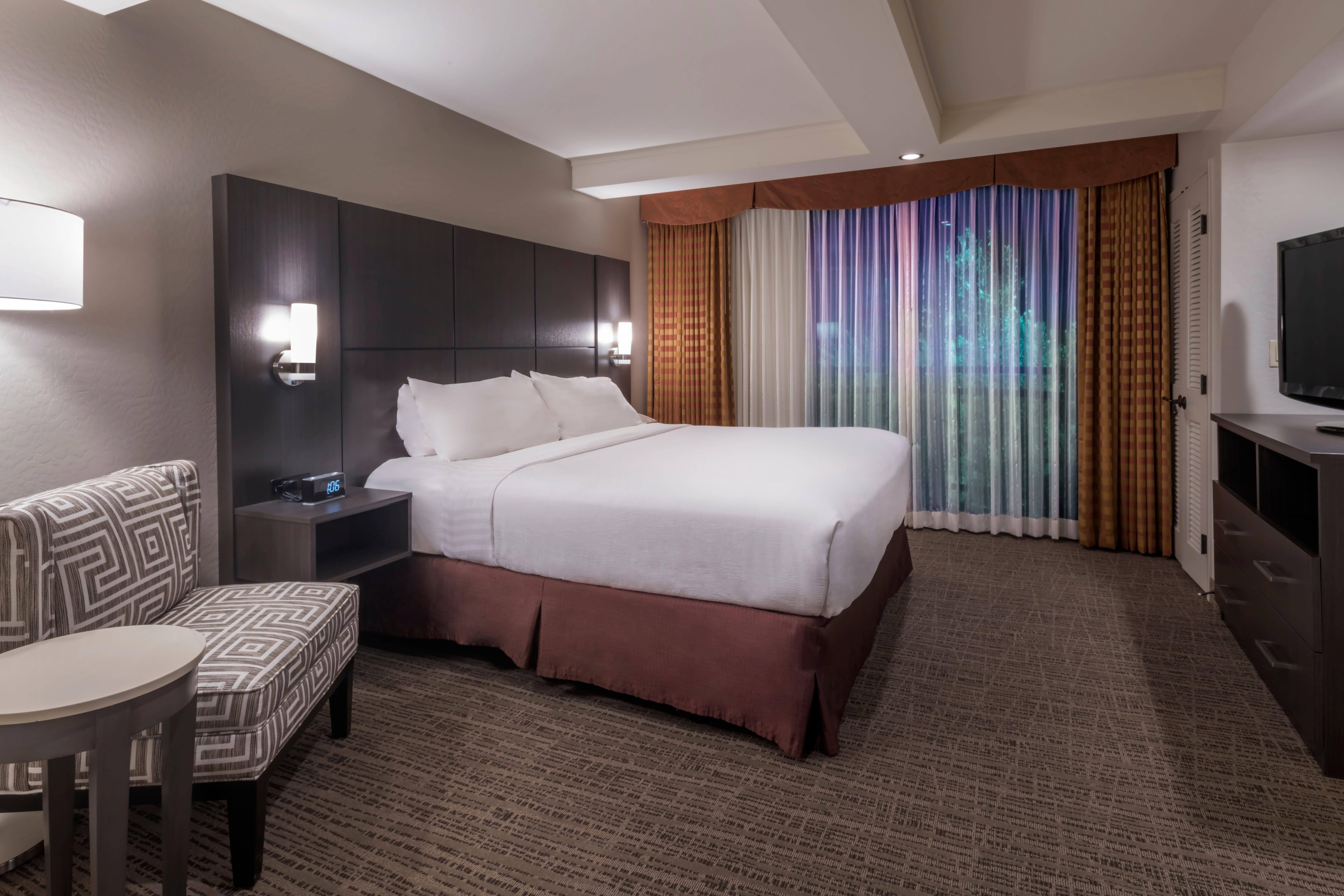 Holiday Inn And Suites Phoenix Airport North By Ihg Exterior photo