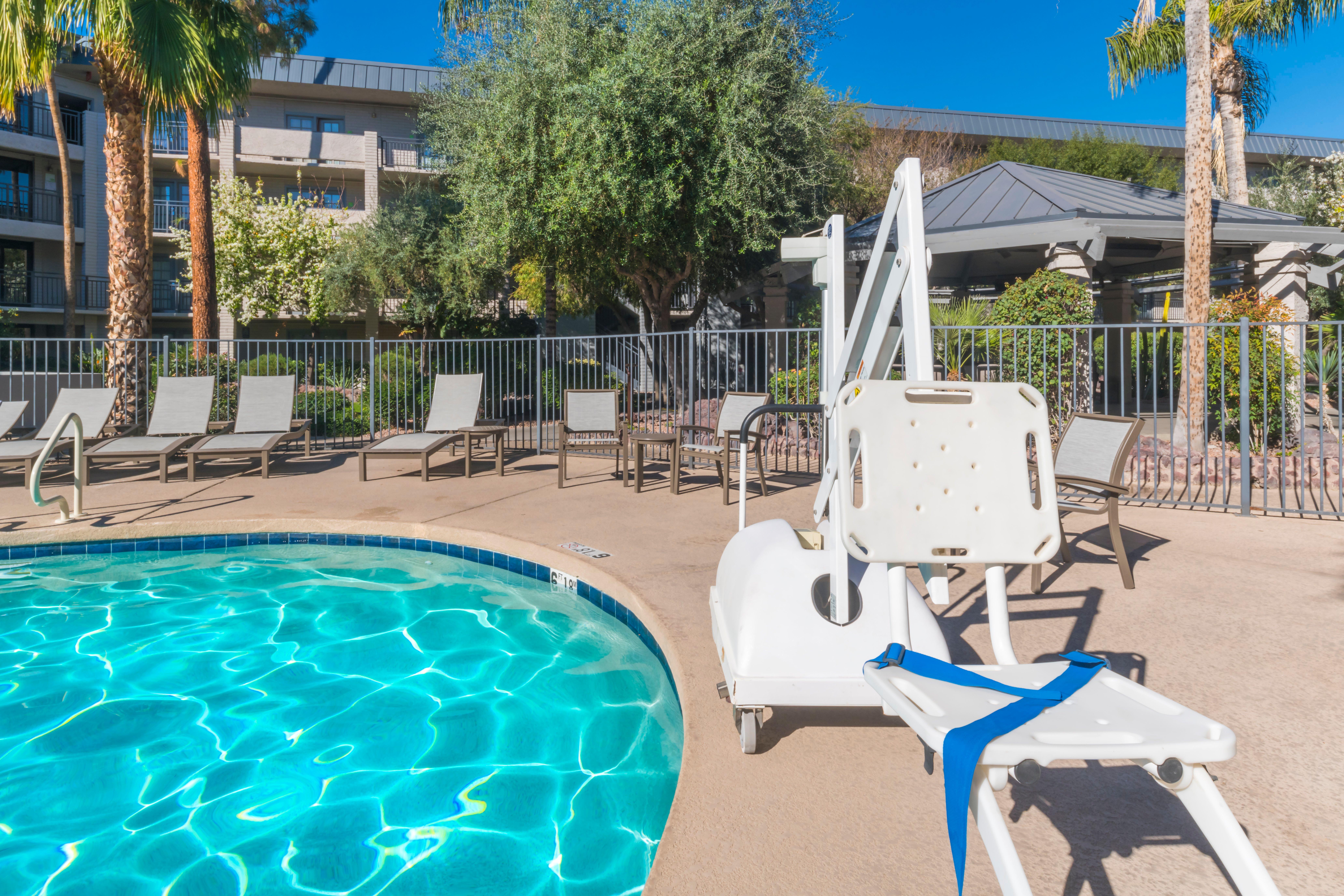 Holiday Inn And Suites Phoenix Airport North By Ihg Exterior photo