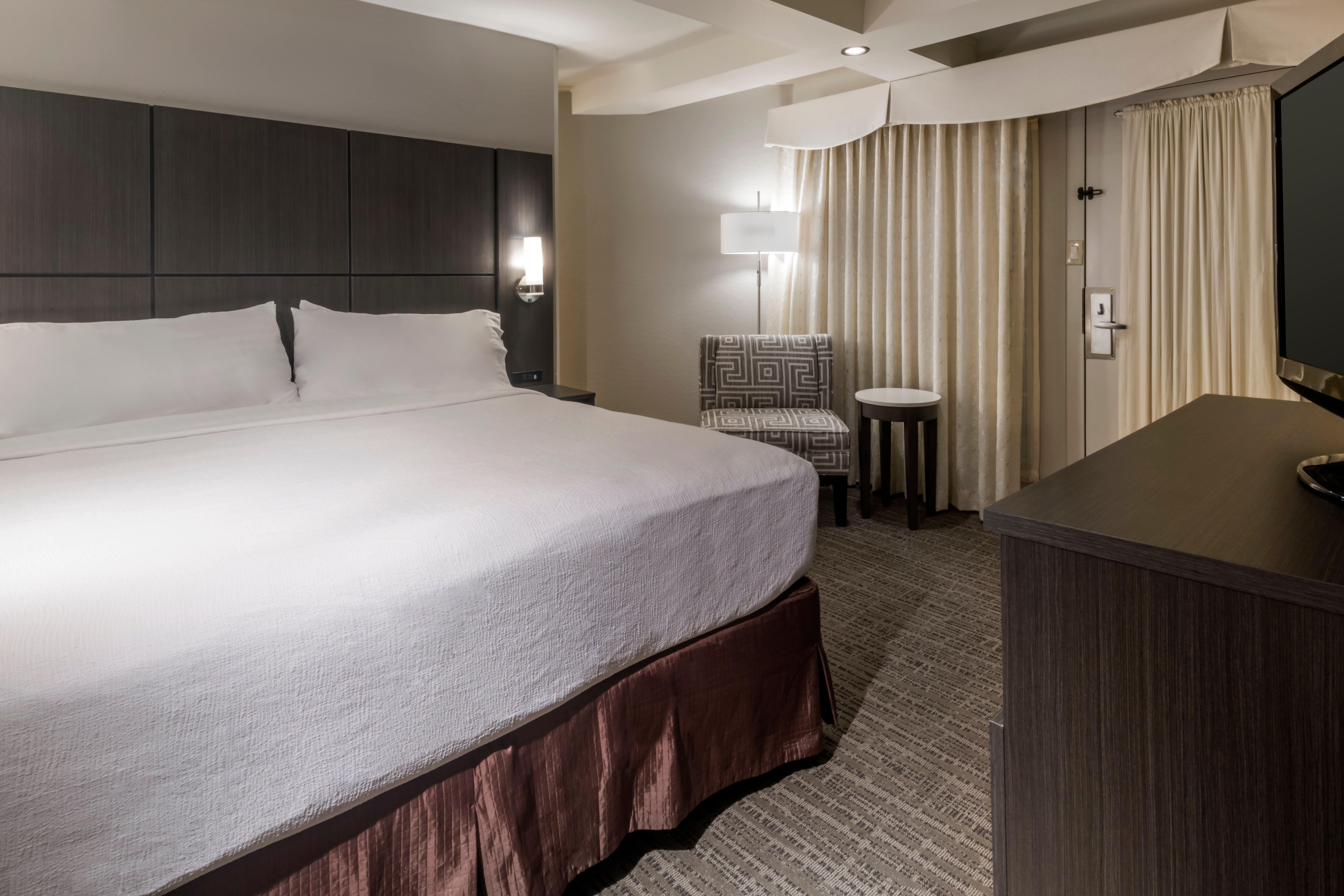 Holiday Inn And Suites Phoenix Airport North By Ihg Exterior photo