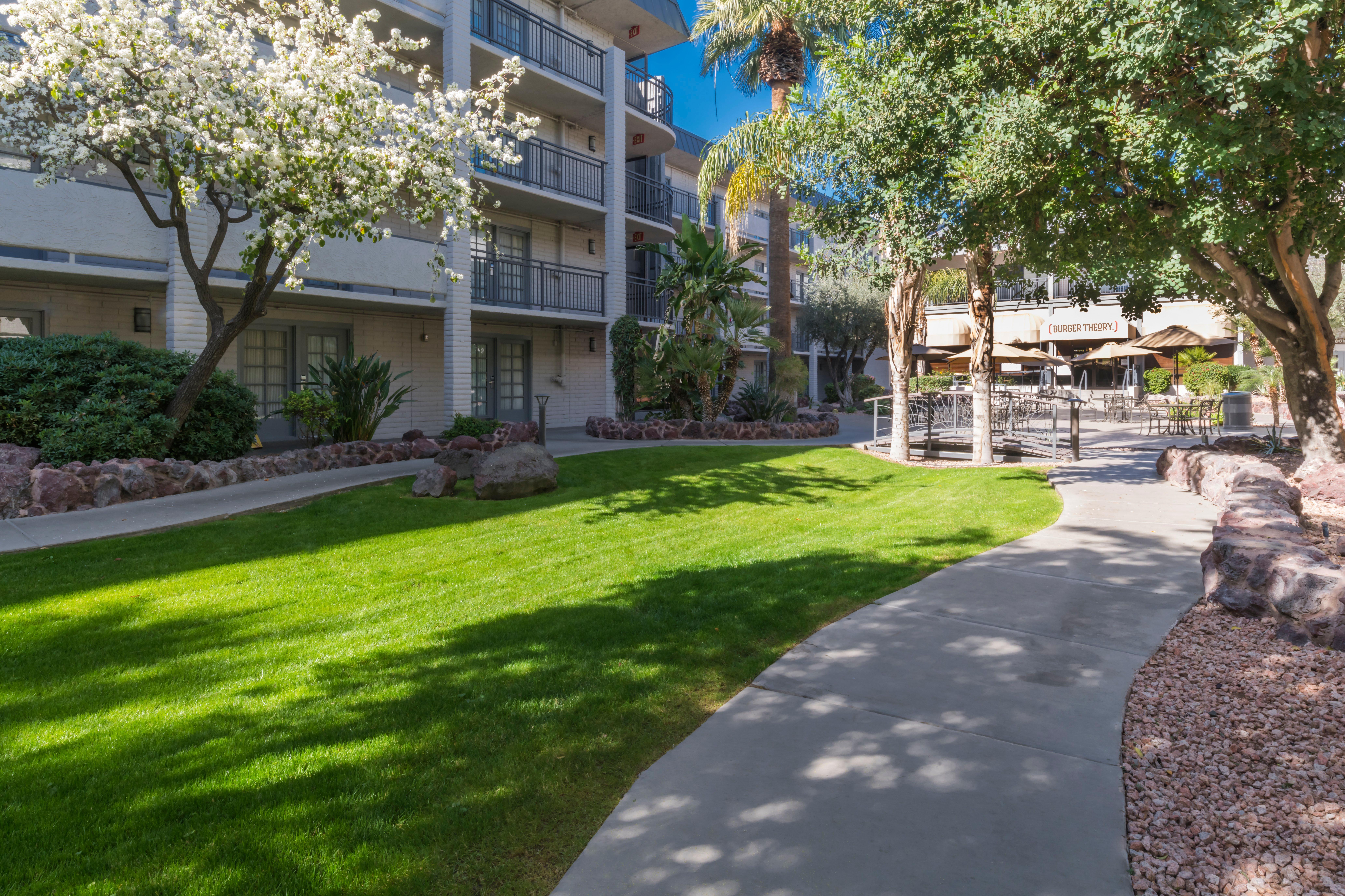 Holiday Inn And Suites Phoenix Airport North By Ihg Exterior photo