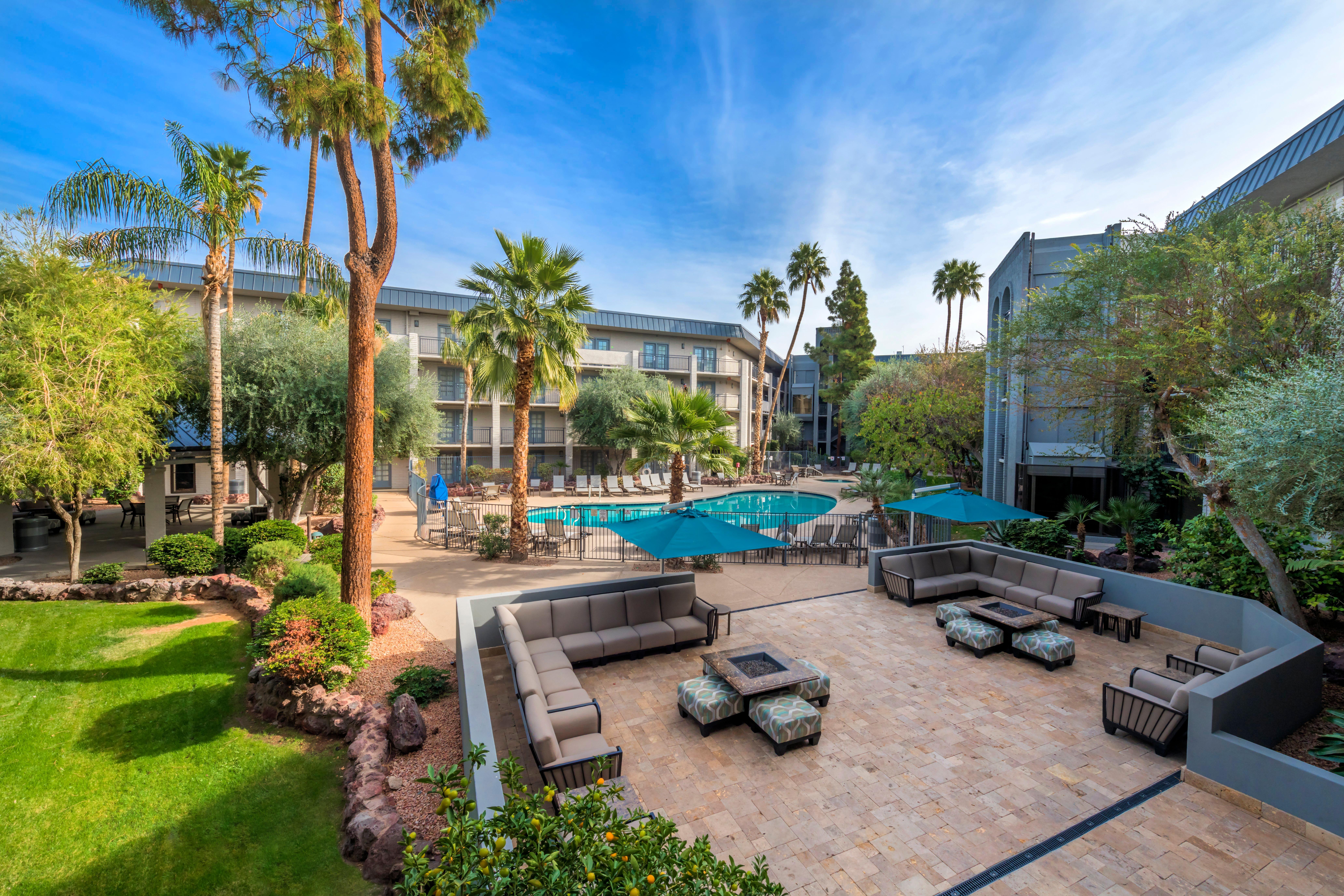 Holiday Inn And Suites Phoenix Airport North By Ihg Exterior photo