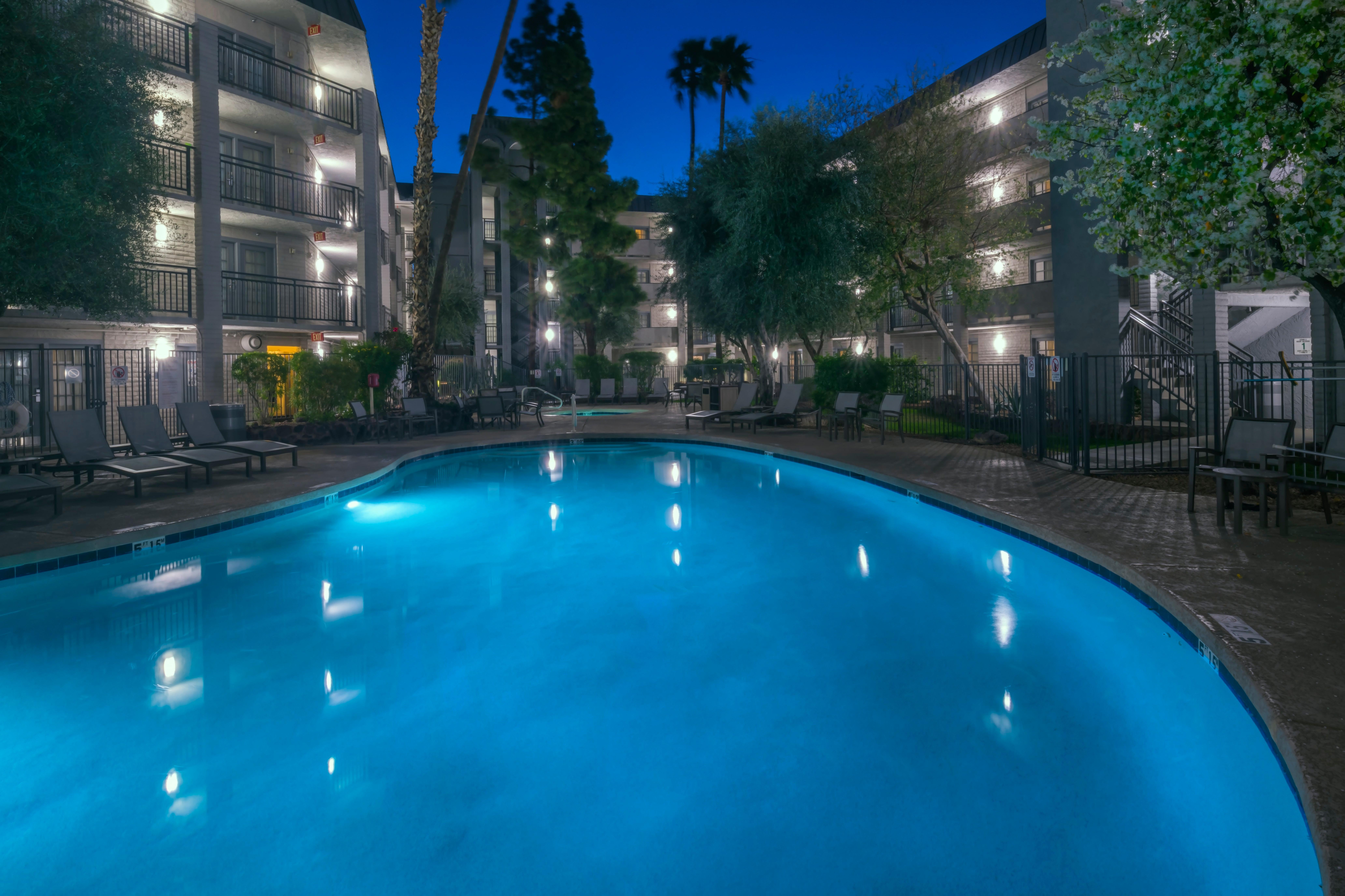 Holiday Inn And Suites Phoenix Airport North By Ihg Exterior photo