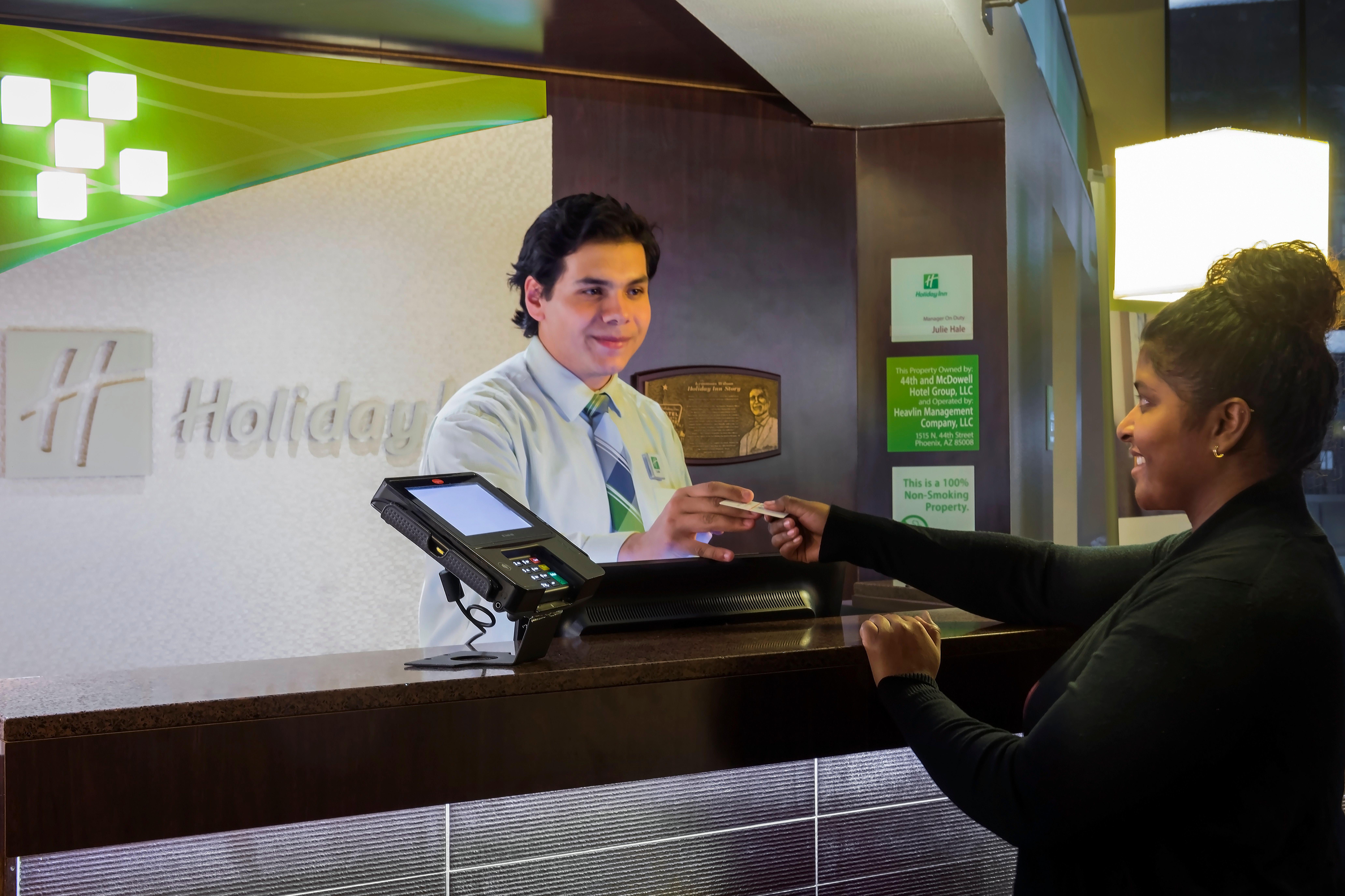 Holiday Inn And Suites Phoenix Airport North By Ihg Exterior photo