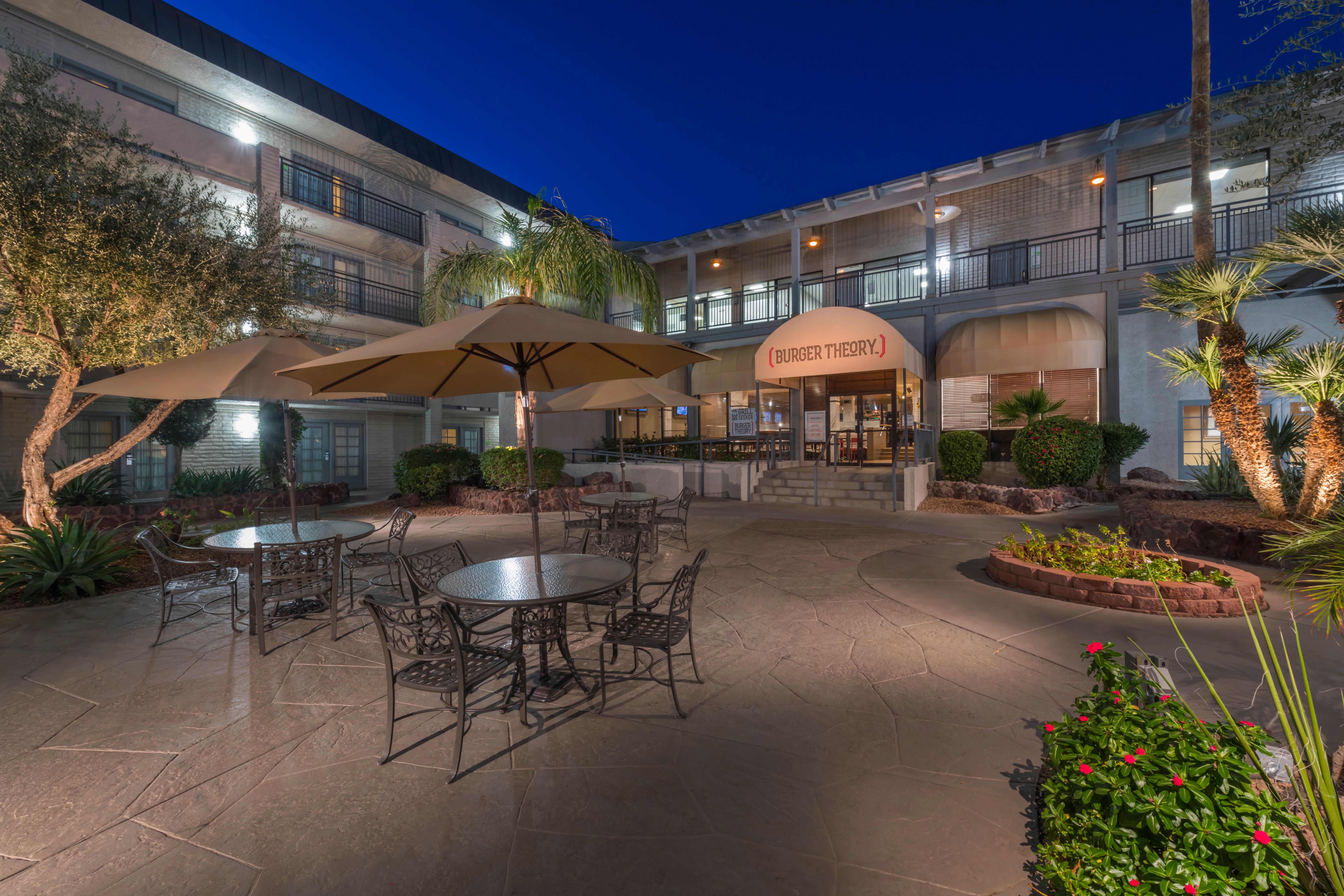 Holiday Inn And Suites Phoenix Airport North By Ihg Exterior photo