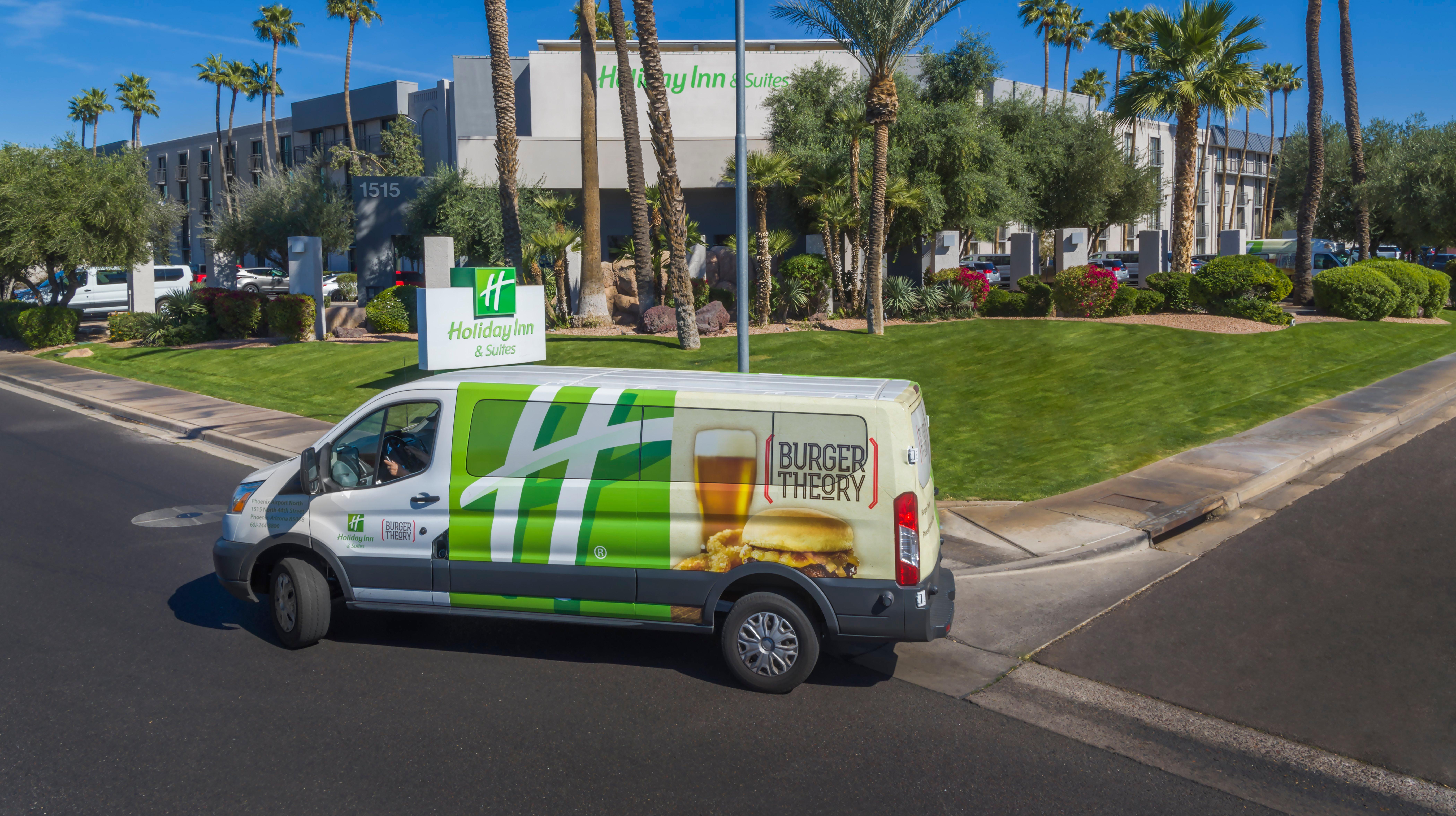 Holiday Inn And Suites Phoenix Airport North By Ihg Exterior photo
