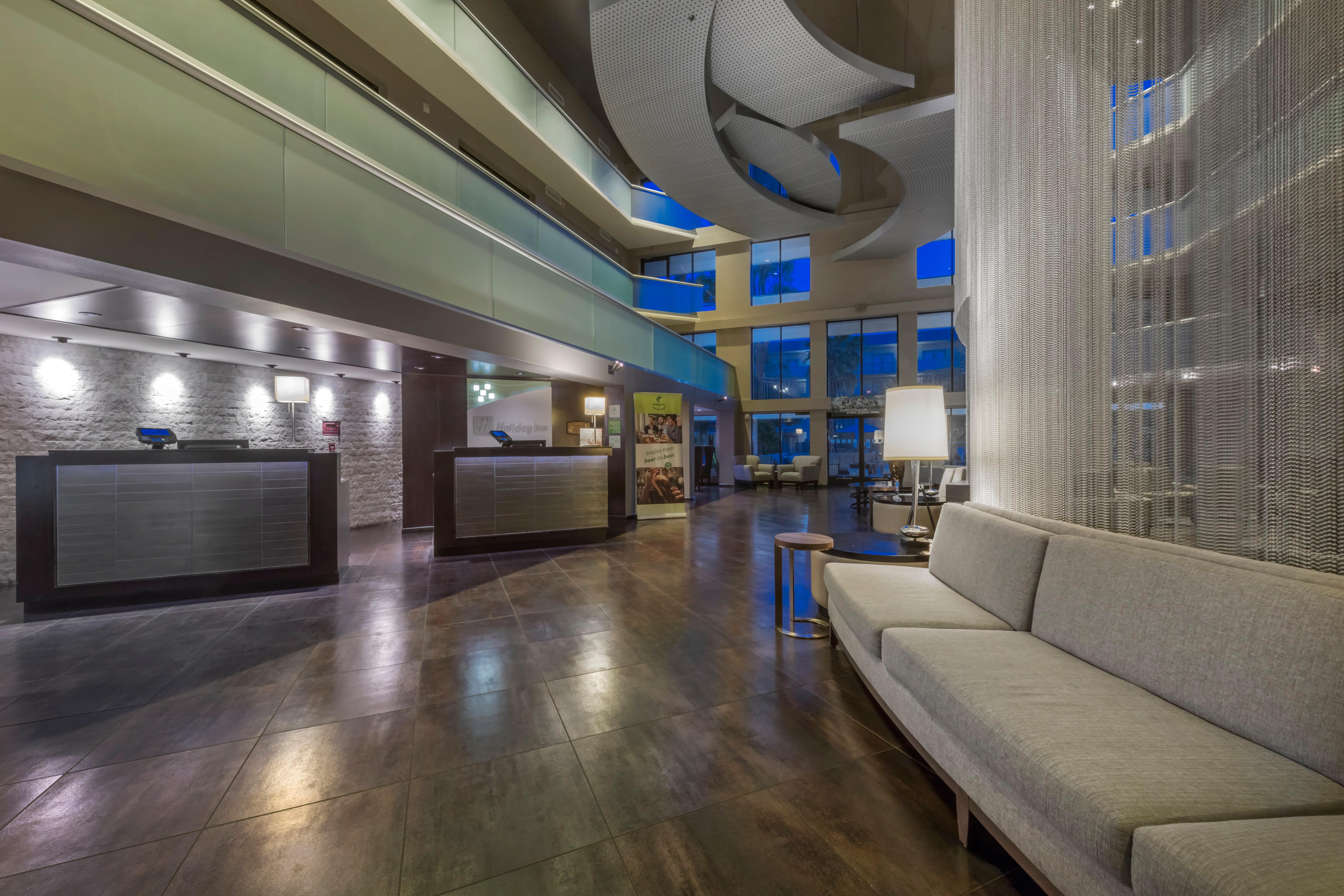 Holiday Inn And Suites Phoenix Airport North By Ihg Exterior photo