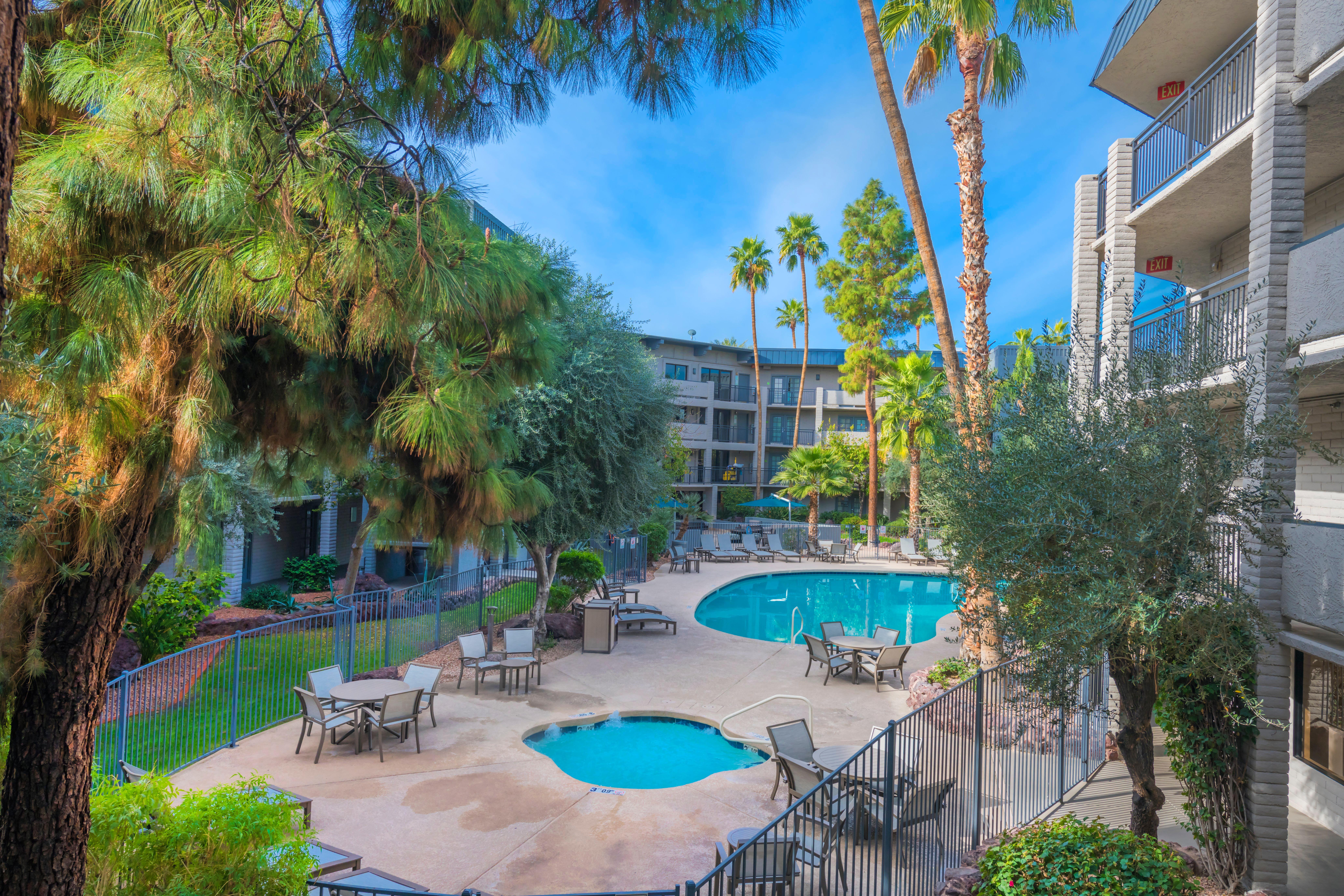 Holiday Inn And Suites Phoenix Airport North By Ihg Exterior photo