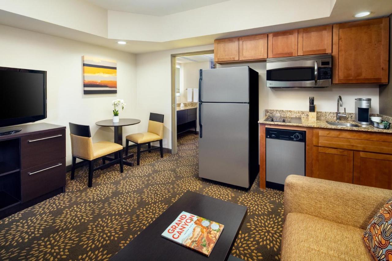 Holiday Inn And Suites Phoenix Airport North By Ihg Exterior photo