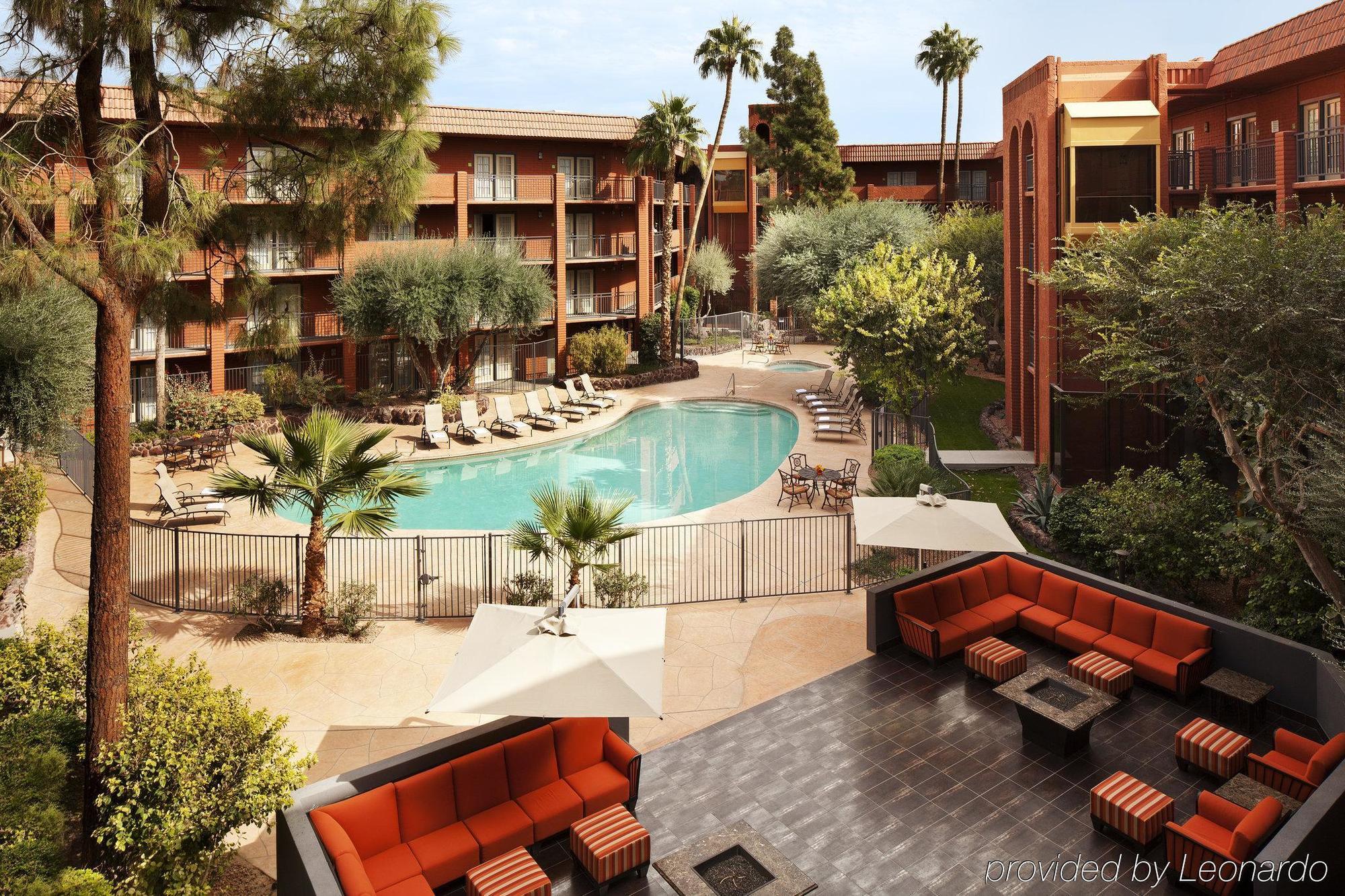 Holiday Inn And Suites Phoenix Airport North By Ihg Exterior photo