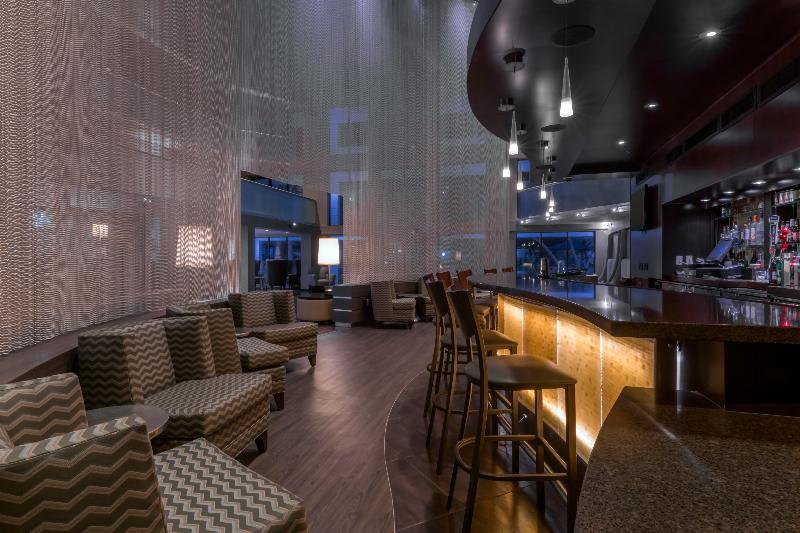 Holiday Inn And Suites Phoenix Airport North By Ihg Exterior photo