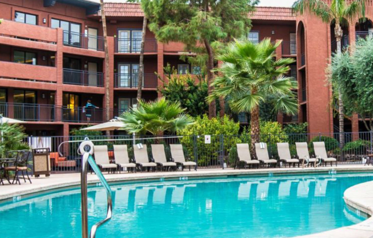 Holiday Inn And Suites Phoenix Airport North By Ihg Exterior photo