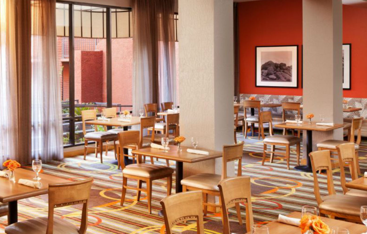 Holiday Inn And Suites Phoenix Airport North By Ihg Exterior photo